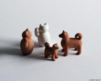 manekineko and 遠くをみつめる犬