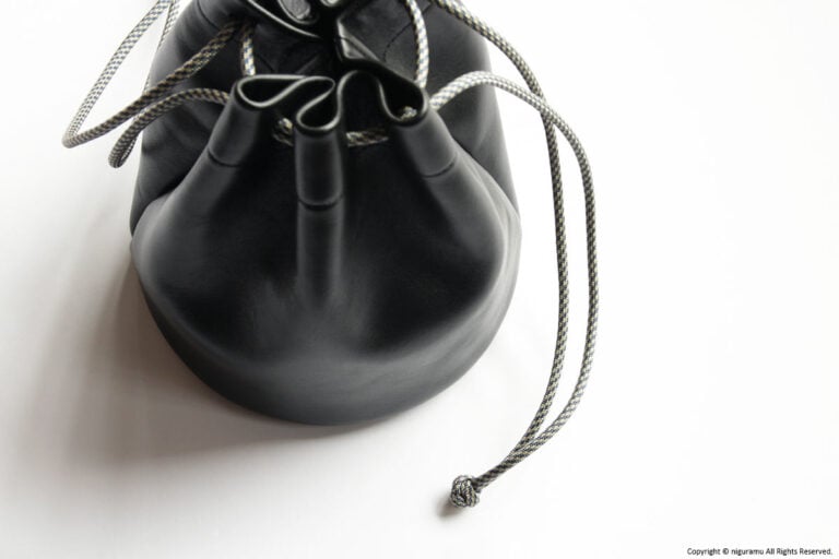 Drawstring handbag / BLACK（Cord: black_gold）