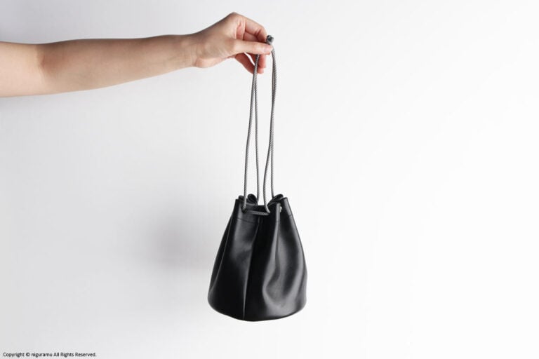 Drawstring handbag / BLACK（Cord: black_gold）